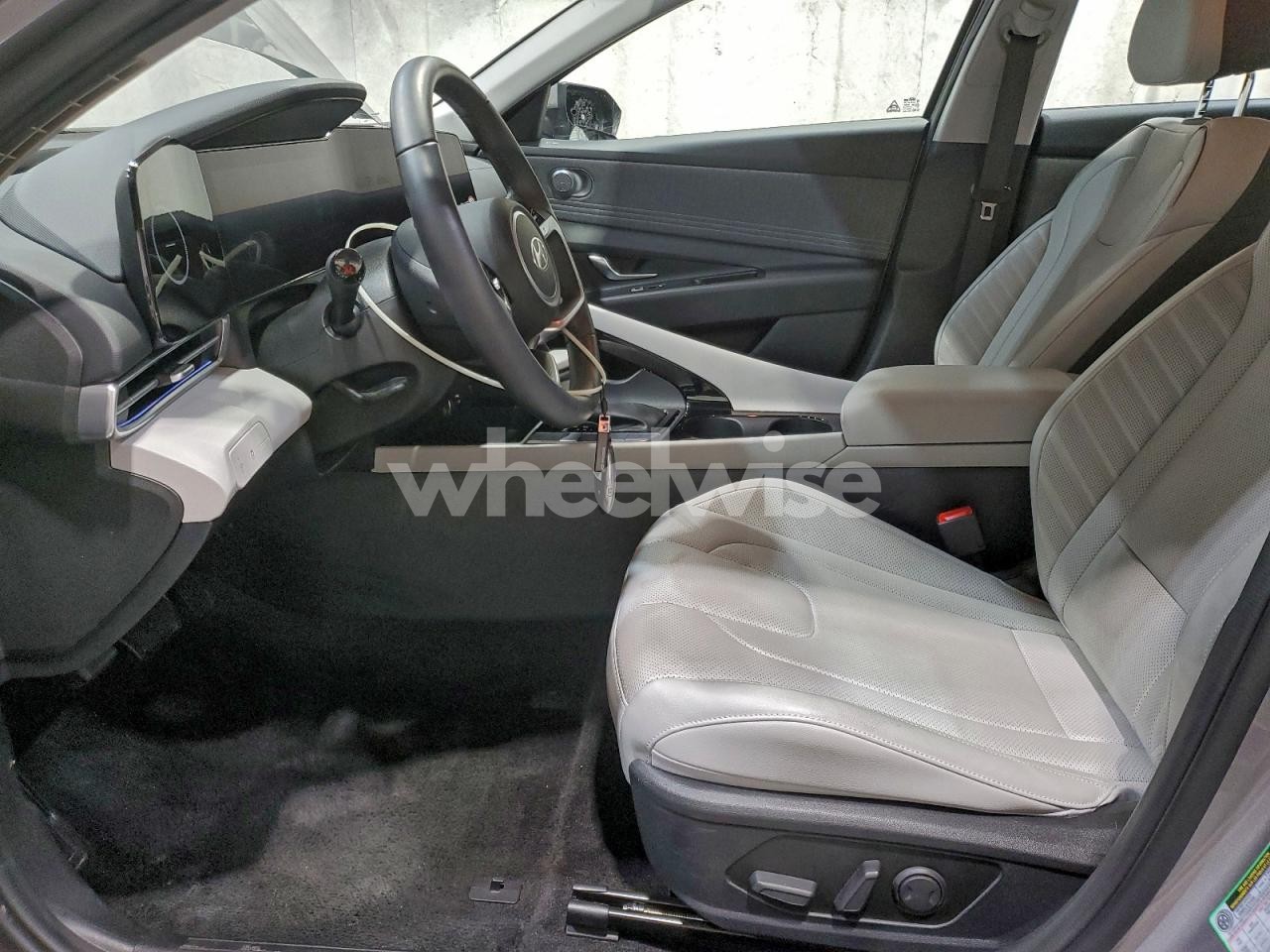 Photo 7 of 2025 HYUNDAI ELANTRA LIMITED (VIN KMHLP4DG4SU031914)