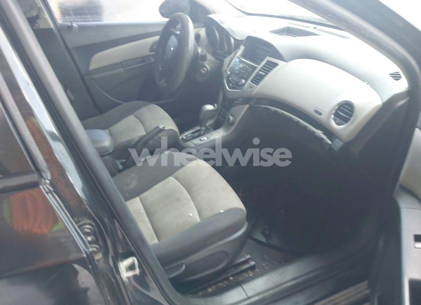 Photo 5 of 2014 Chevrolet Cruze LS AUTO (VIN KMHLP4DG5RU******)