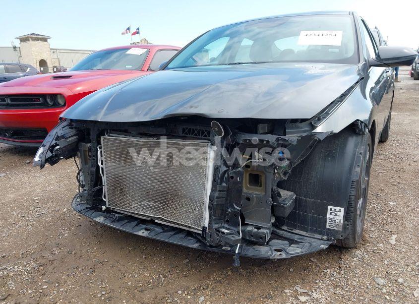 Photo 6 of 2024 Hyundai Elantra LIMITED (VIN KMHLP4DG9RU757486)