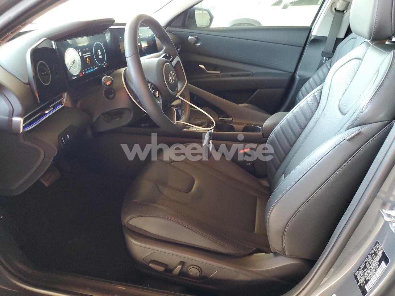 Photo 7 of 2025 HYUNDAI ELANTRA LIMITED (VIN KMHLP4DGXSU957413)