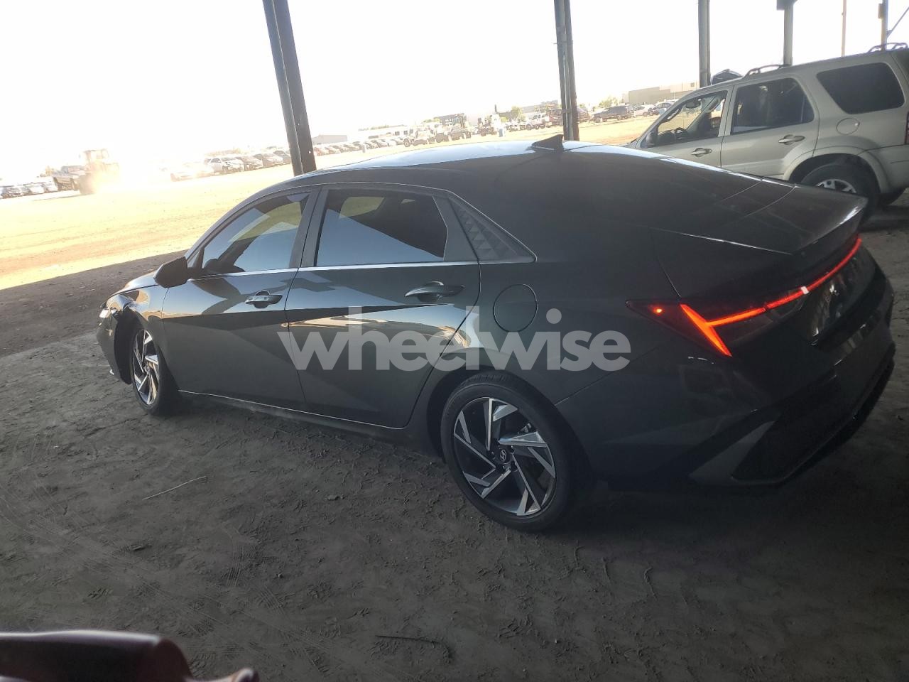 Photo 2 of 2024 HYUNDAI ELANTRA SEL (VIN KMHLS4DG0RU673829)