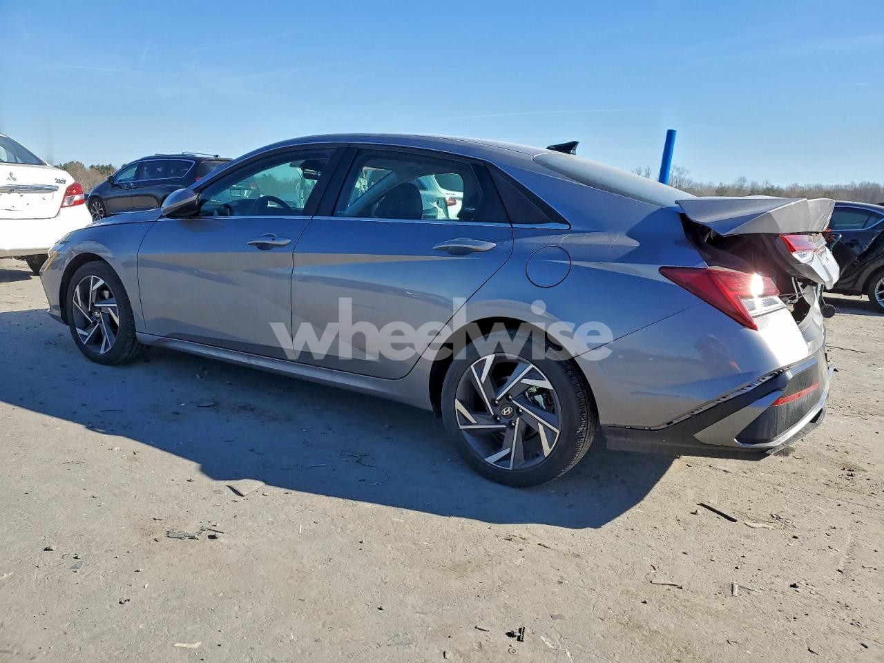 Photo 2 of 2025 HYUNDAI ELANTRA SEL (VIN KMHLS4DG0SU981704)