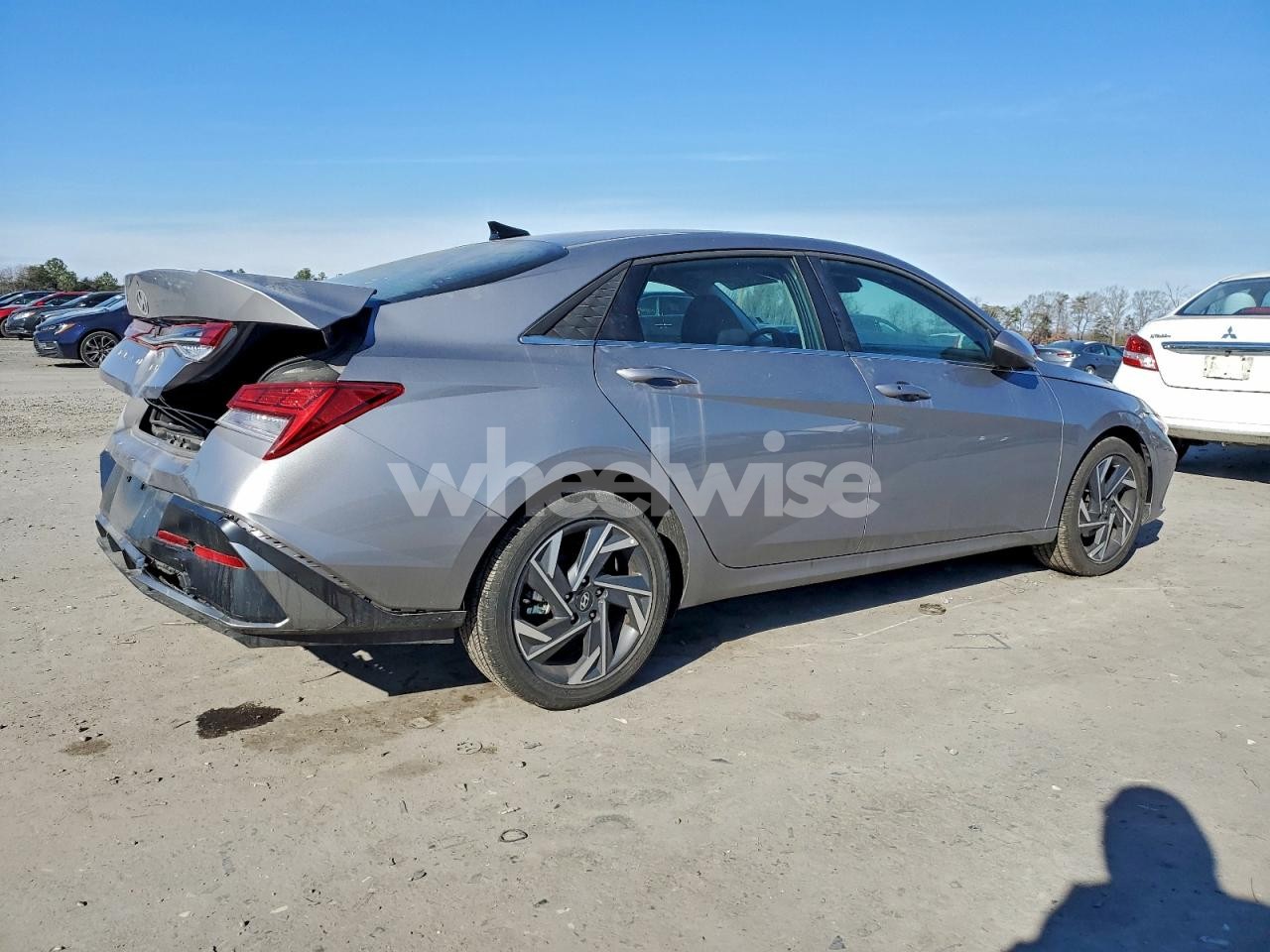 Photo 3 of 2025 HYUNDAI ELANTRA SEL (VIN KMHLS4DG0SU981704)