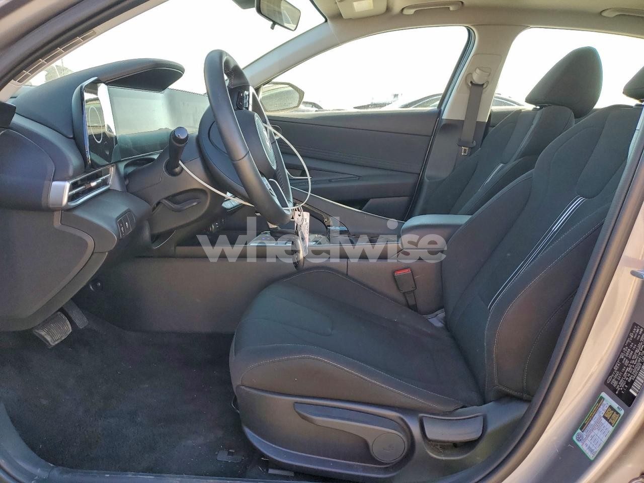 Photo 7 of 2025 HYUNDAI ELANTRA SEL (VIN KMHLS4DG0SU981704)