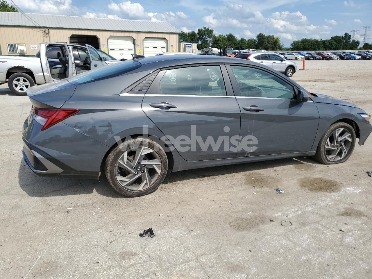 Photo 3 of 2024 HYUNDAI ELANTRA SEL (VIN KMHLS4DG3RU717919)