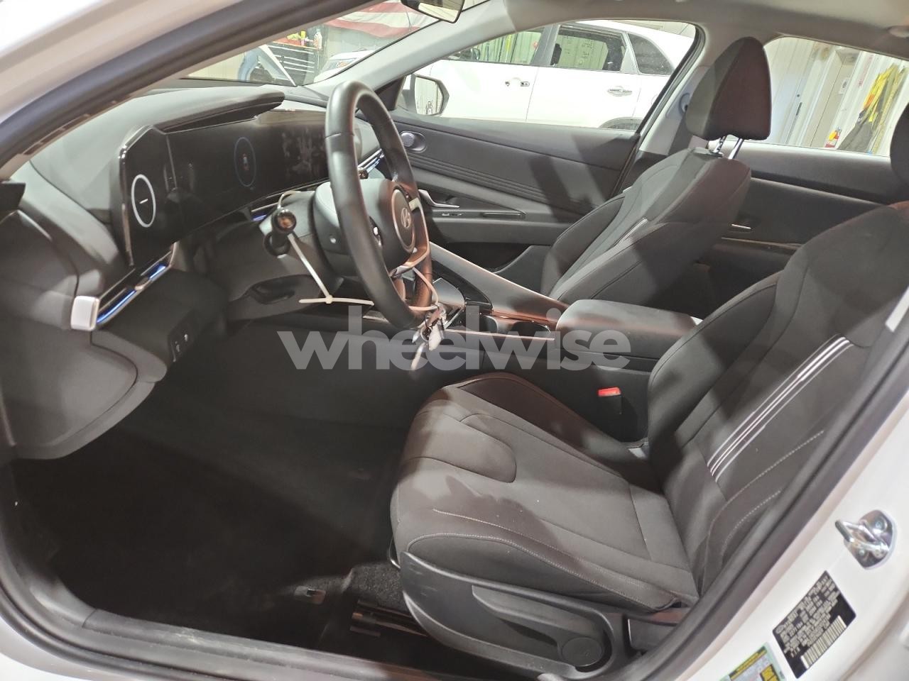 Photo 7 of 2025 HYUNDAI ELANTRA SEL (VIN KMHLS4DG4SU024184)