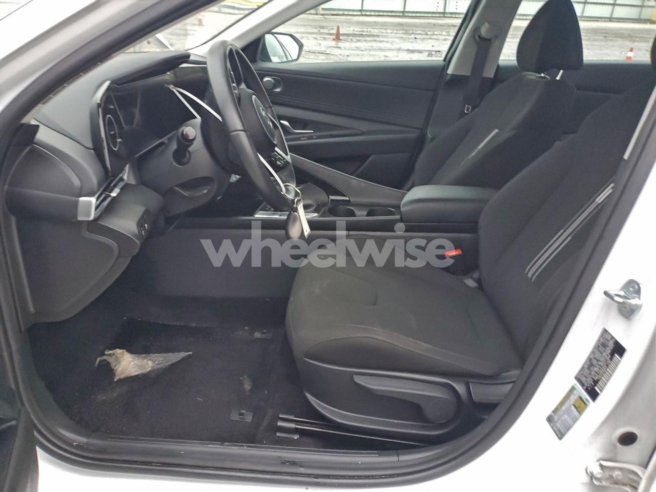 Photo 7 of 2025 HYUNDAI ELANTRA SEL (VIN KMHLS4DG5SU912488)