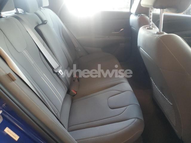 Photo 4 of 2025 HYUNDAI ELANTRA SEL (VIN KMHLS4DG7SU906028)