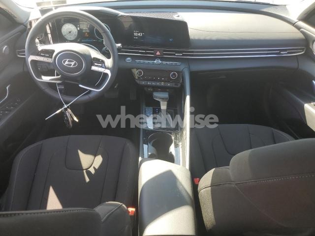 Photo 10 of 2025 HYUNDAI ELANTRA SEL (VIN KMHLS4DGXSU044701)