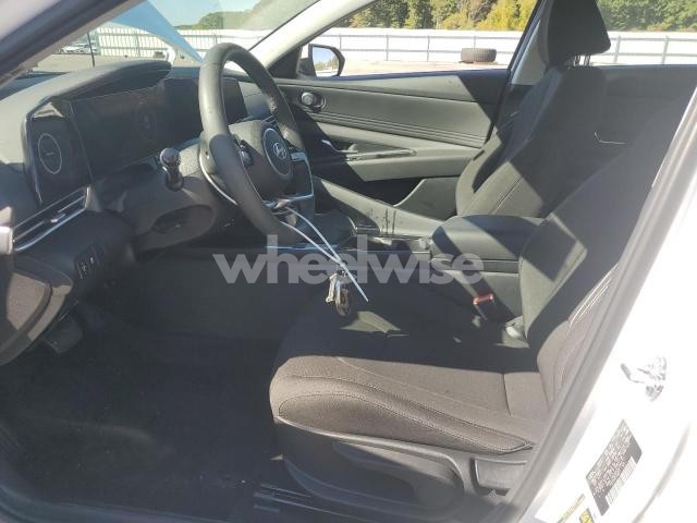 Photo 3 of 2025 HYUNDAI ELANTRA SEL (VIN KMHLS4DGXSU044701)