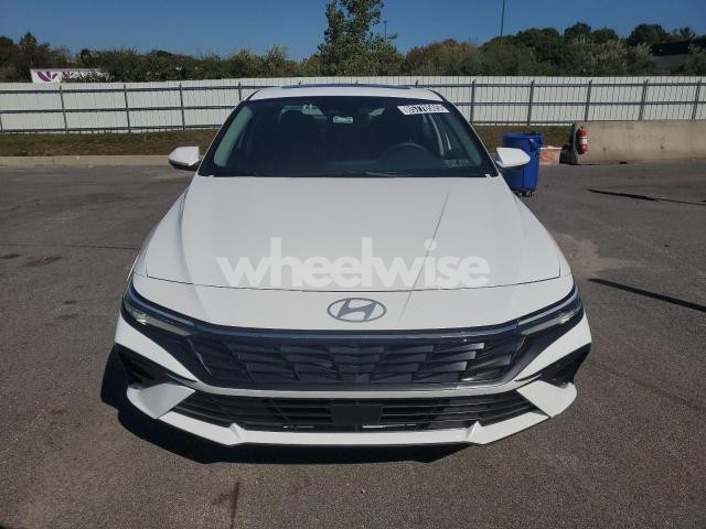 Photo 4 of 2025 HYUNDAI ELANTRA SEL (VIN KMHLS4DGXSU044701)