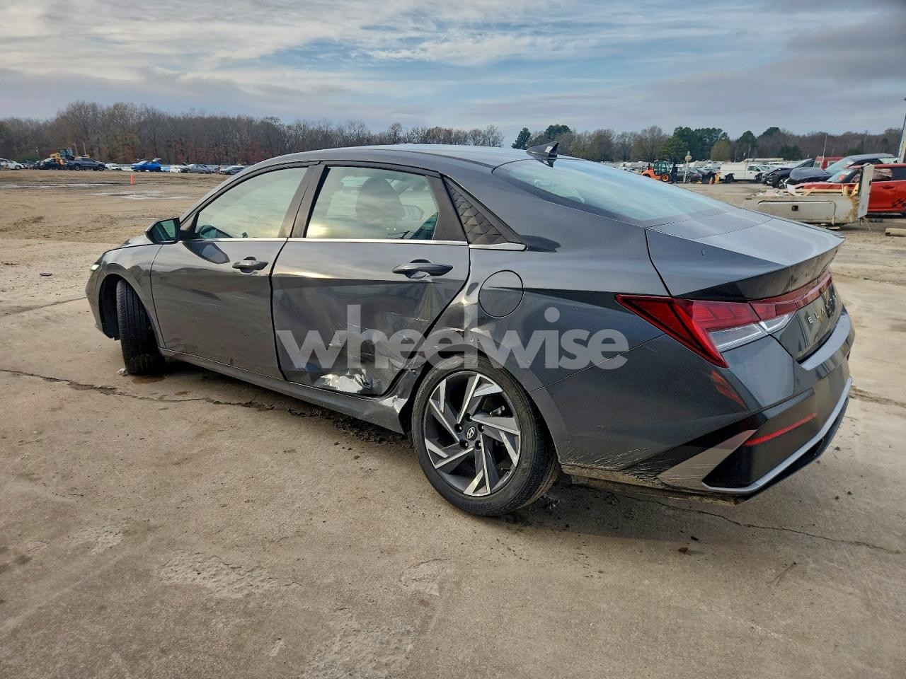 Photo 2 of 2025 HYUNDAI ELANTRA SEL (VIN KMHLS4DGXSU880279)