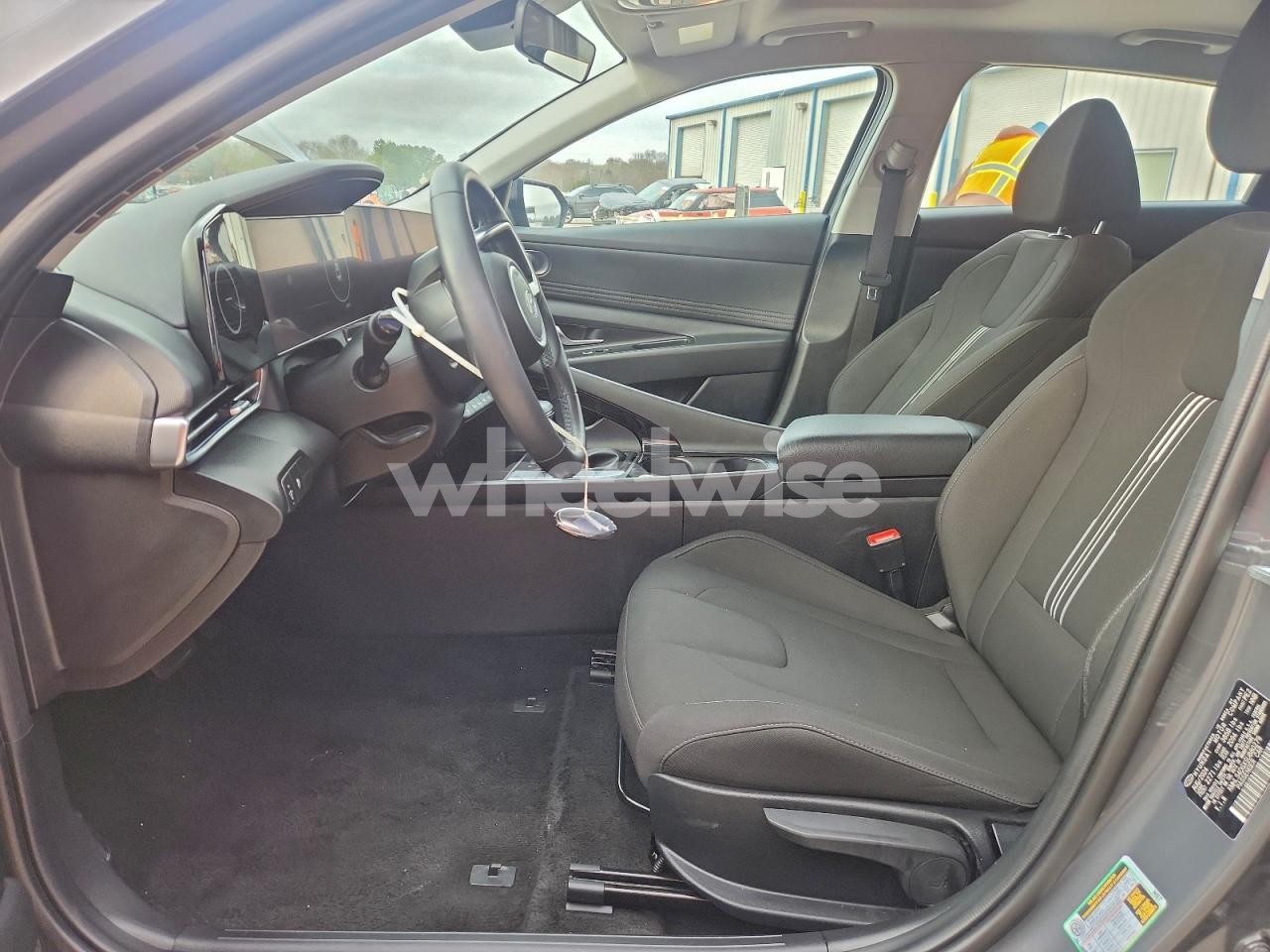 Photo 7 of 2025 HYUNDAI ELANTRA SEL (VIN KMHLS4DGXSU880279)