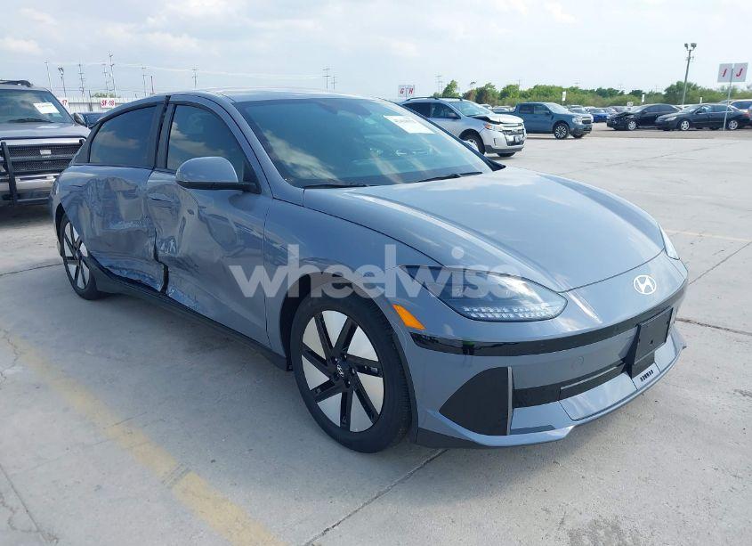 2024 Hyundai Ioniq 6 SE (VIN KMHM24AA6RA070518) main photo