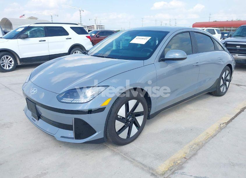 Photo 2 of 2024 Hyundai Ioniq 6 SE (VIN KMHM24AA6RA070518)