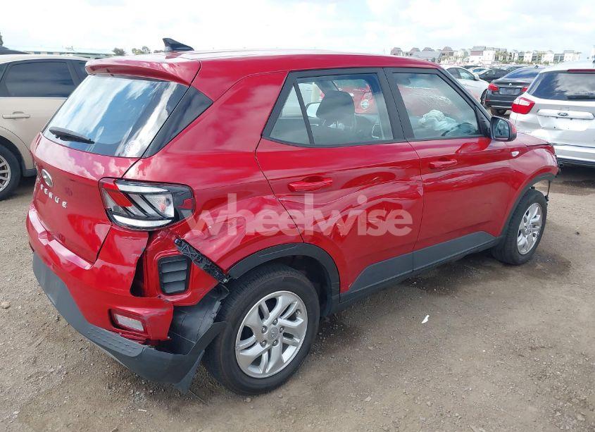 Photo 4 of 2022 Hyundai Venue SE (VIN KMHRB8A31NU177046)