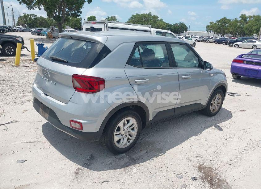 Photo 4 of 2021 Hyundai Venue SE (VIN KMHRB8A36MU094761)