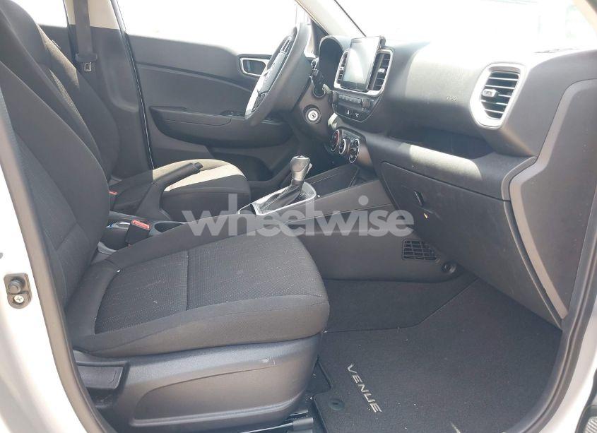 Photo 5 of 2021 Hyundai Venue SE (VIN KMHRB8A36MU094761)