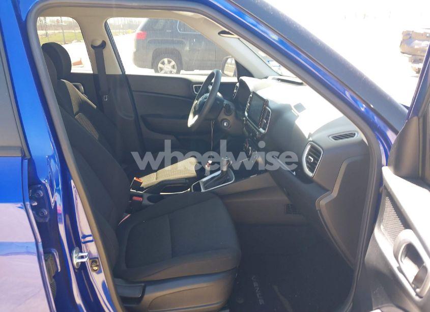 Photo 5 of 2022 Hyundai Venue SE (VIN KMHRB8A39NU202839)
