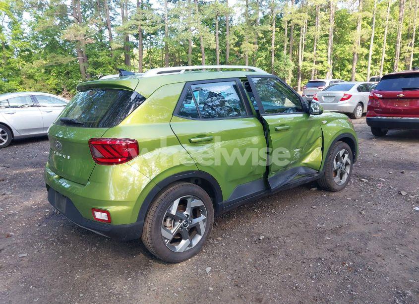 Photo 4 of 2022 Hyundai Venue SEL (VIN KMHRC8A31NU178646)