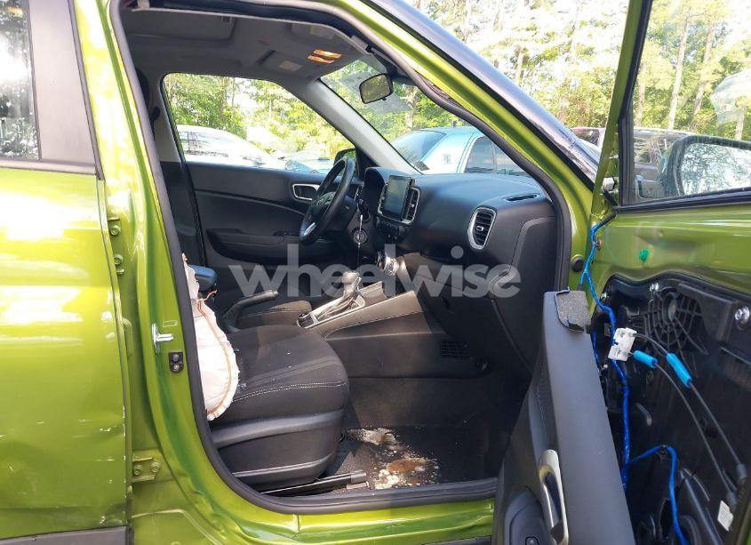 Photo 5 of 2022 Hyundai Venue SEL (VIN KMHRC8A31NU178646)