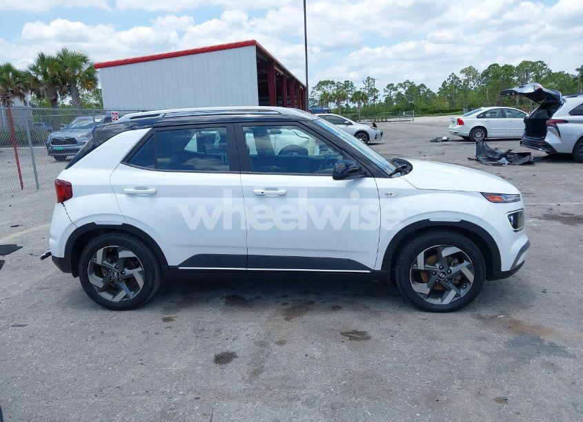Photo 13 of 2022 Hyundai Venue LIMITED (VIN KMHRC8A32NU172418)
