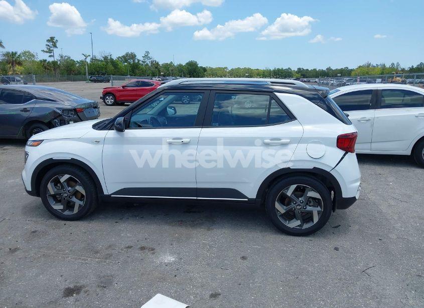 Photo 14 of 2022 Hyundai Venue LIMITED (VIN KMHRC8A32NU172418)