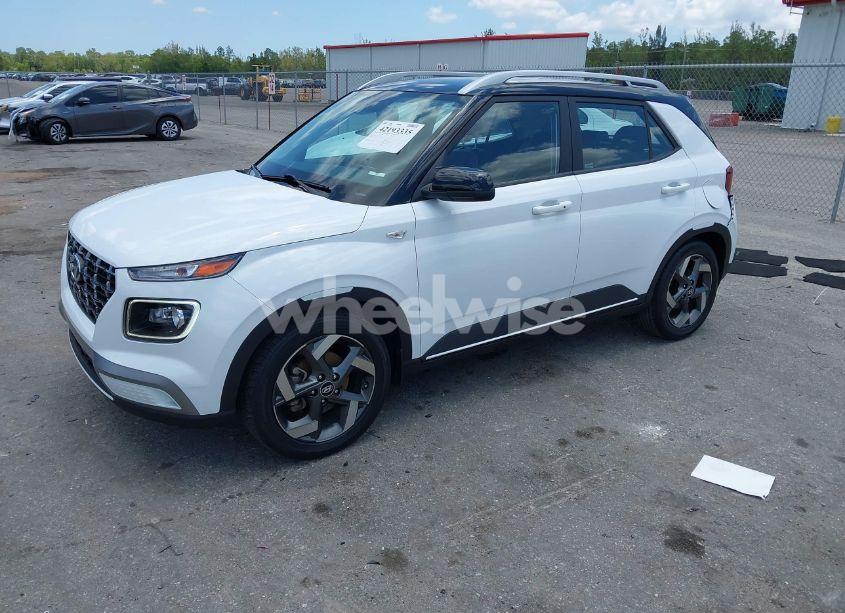 Photo 2 of 2022 Hyundai Venue LIMITED (VIN KMHRC8A32NU172418)
