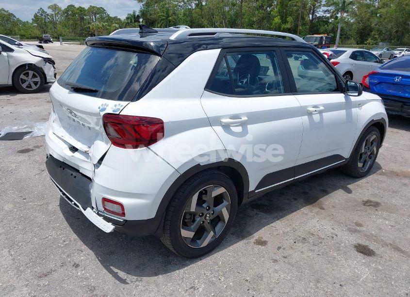 Photo 4 of 2022 Hyundai Venue LIMITED (VIN KMHRC8A32NU172418)