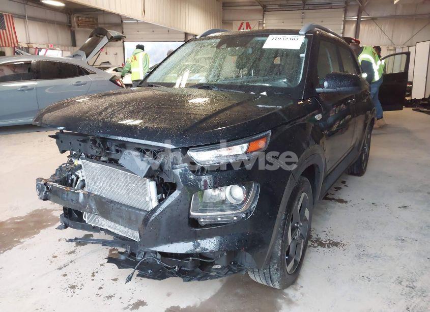 Photo 2 of 2022 Hyundai Venue SEL (VIN KMHRC8A35NU150896)
