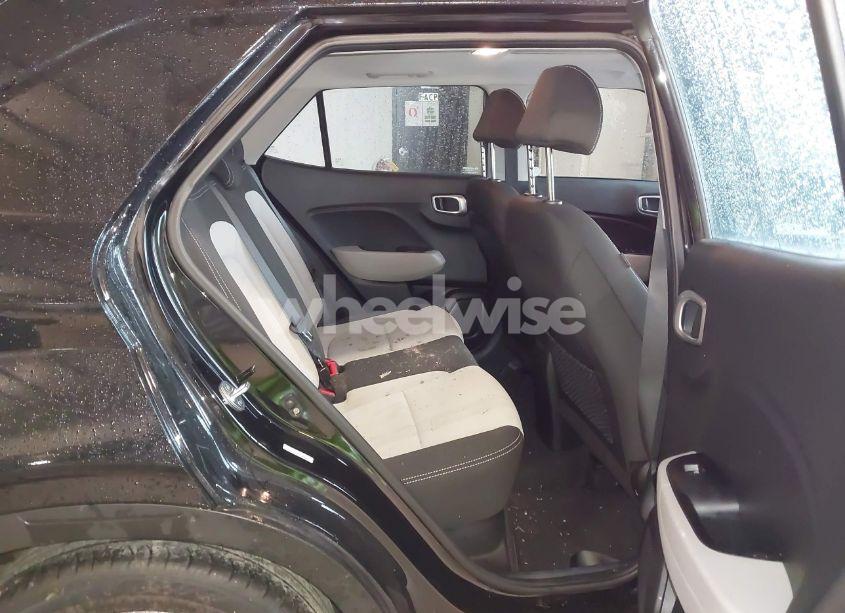 Photo 8 of 2022 Hyundai Venue SEL (VIN KMHRC8A35NU150896)