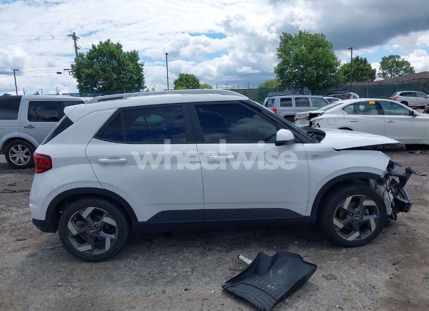 Photo 14 of 2022 Hyundai Venue SEL (VIN KMHRC8A35NU158934)