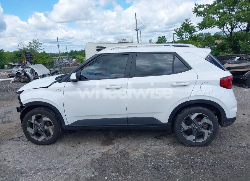 Photo 15 of 2022 Hyundai Venue SEL (VIN KMHRC8A35NU158934)