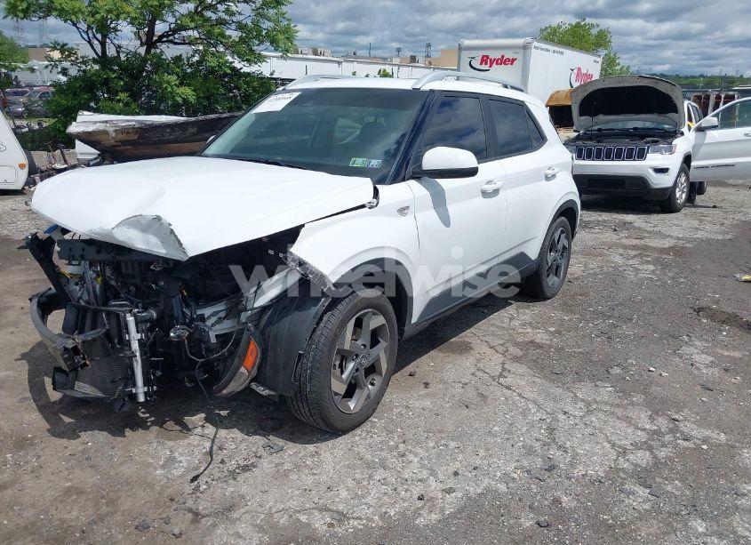 Photo 2 of 2022 Hyundai Venue SEL (VIN KMHRC8A35NU158934)