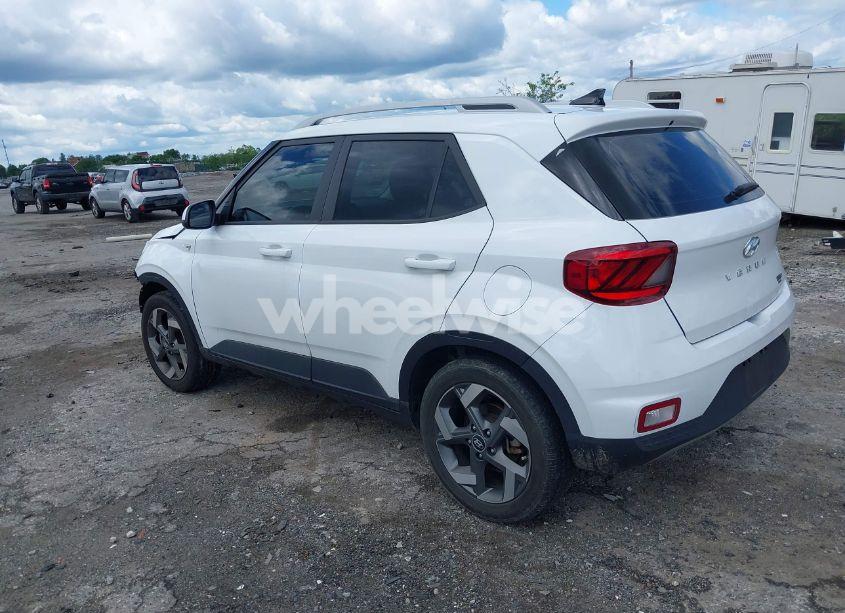 Photo 3 of 2022 Hyundai Venue SEL (VIN KMHRC8A35NU158934)
