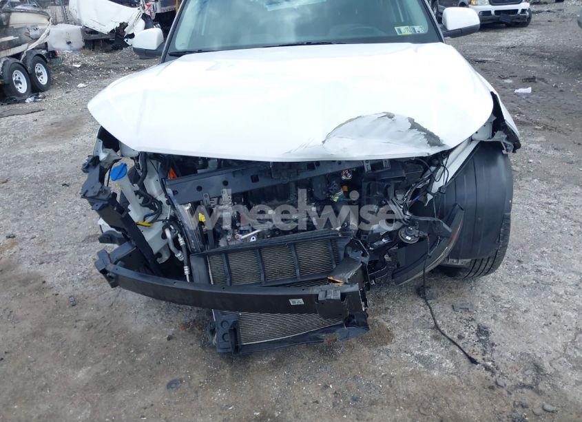 Photo 6 of 2022 Hyundai Venue SEL (VIN KMHRC8A35NU158934)