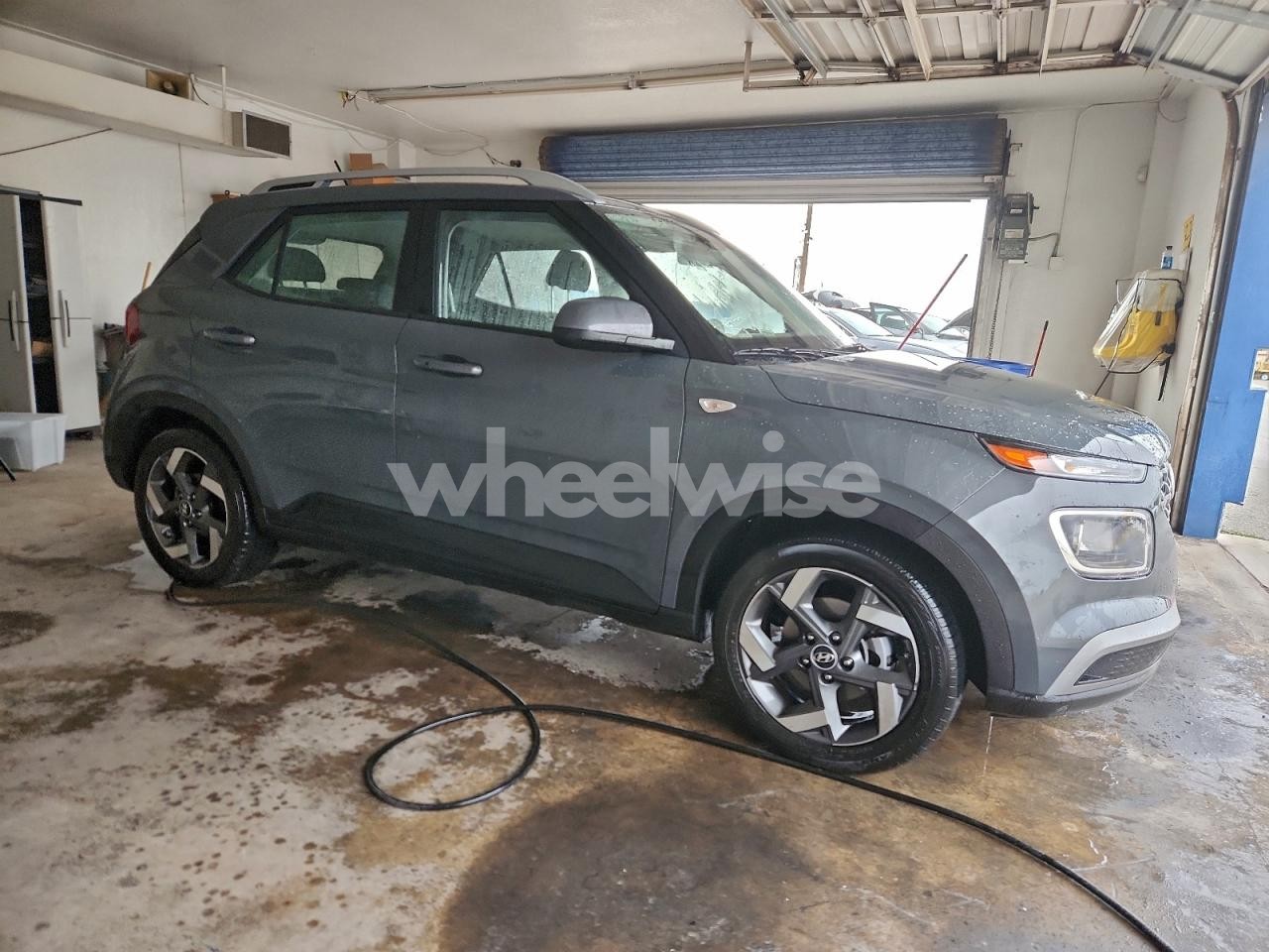 Photo 4 of 2025 HYUNDAI VENUE SEL (VIN KMHRC8A37SU387336)