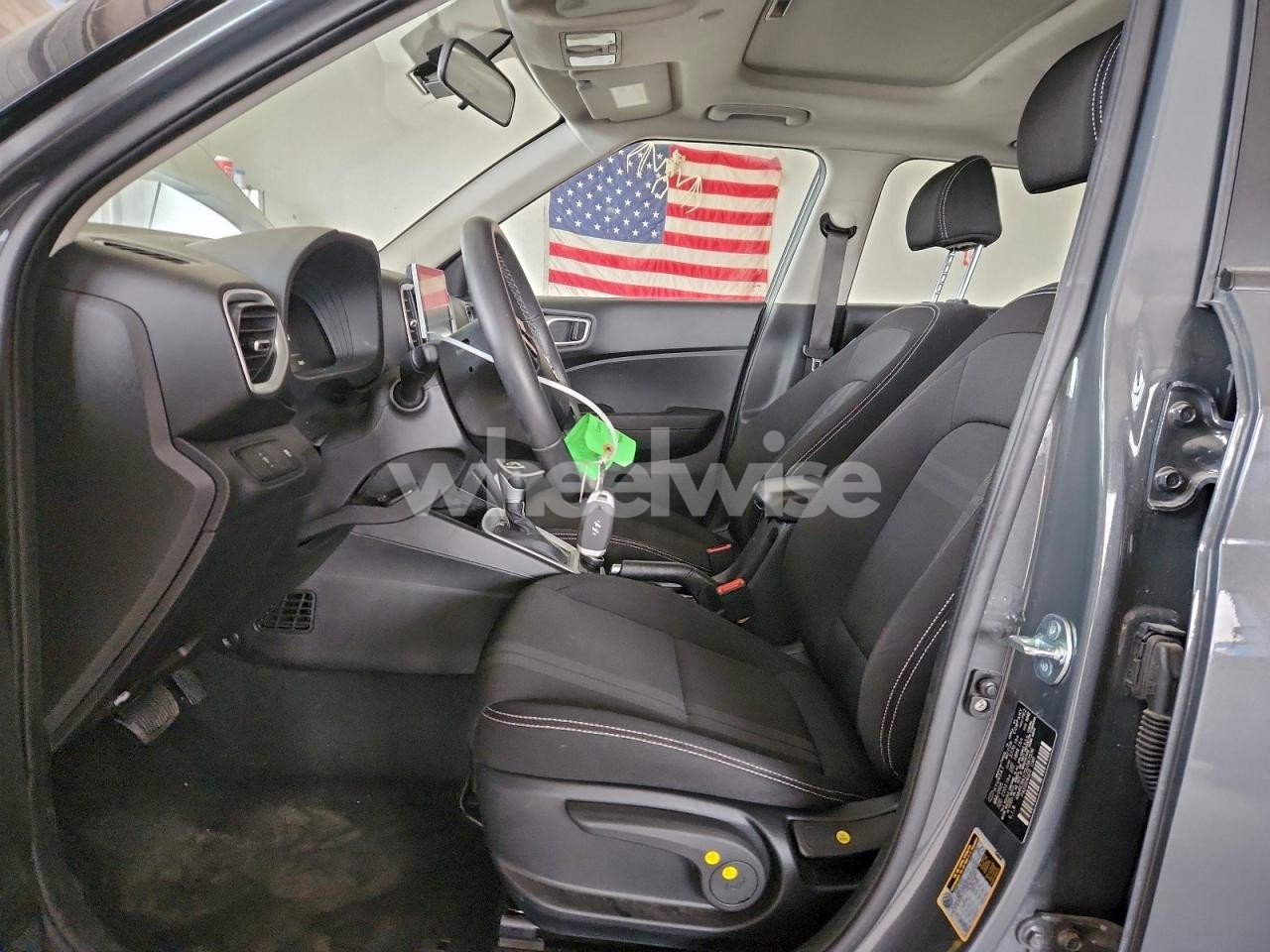 Photo 7 of 2025 HYUNDAI VENUE SEL (VIN KMHRC8A37SU387336)