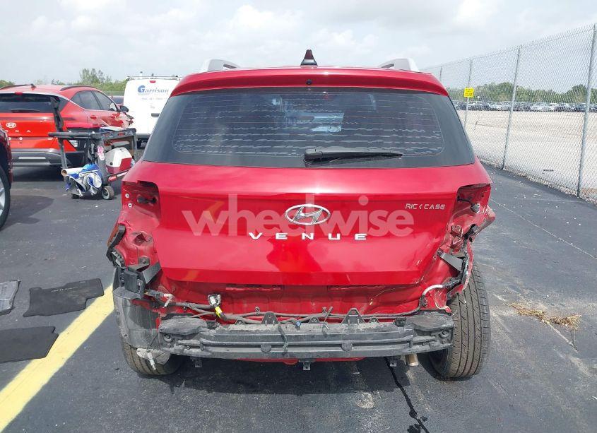 Photo 16 of 2021 Hyundai Venue SEL (VIN KMHRC8A38MU070653)