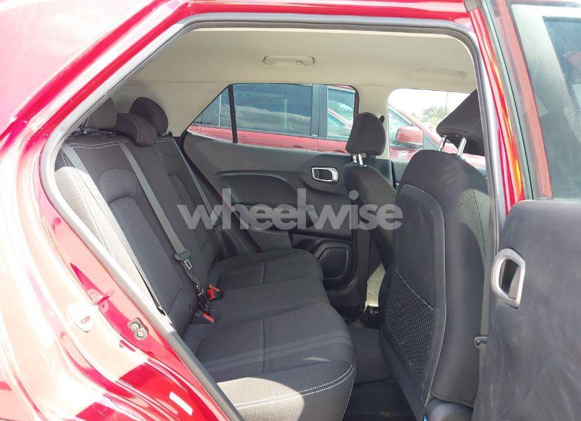 Photo 8 of 2021 Hyundai Venue SEL (VIN KMHRC8A38MU073293)