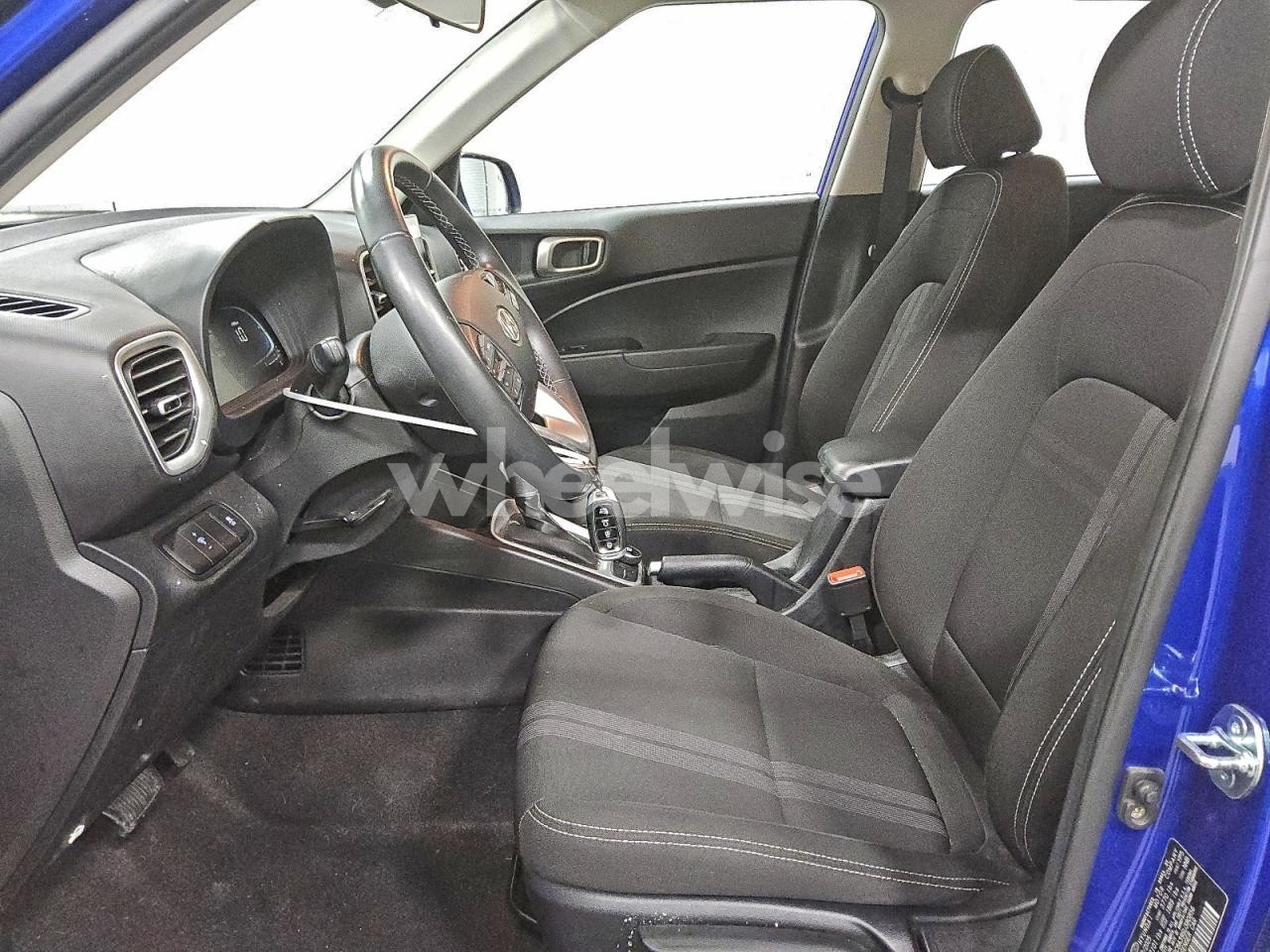 Photo 7 of 2025 HYUNDAI VENUE SEL (VIN KMHRC8A39SU380856)