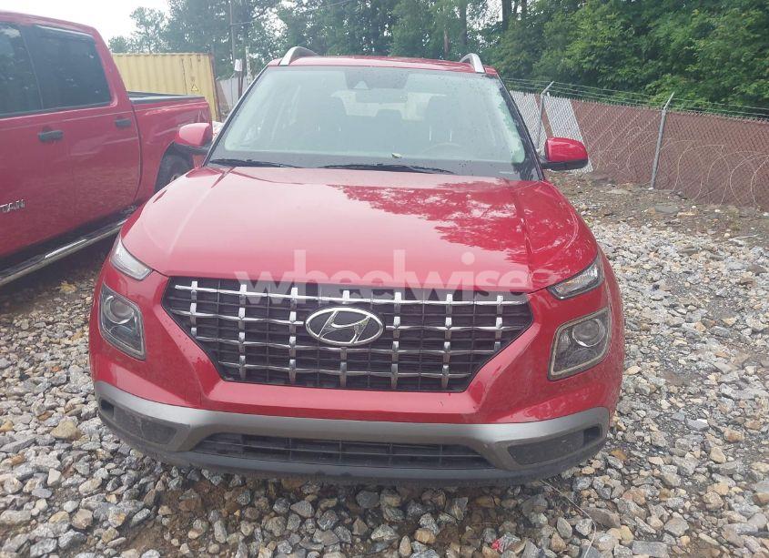 Photo 12 of 2022 Hyundai Venue SEL (VIN KMHRC8A3XNU132443)