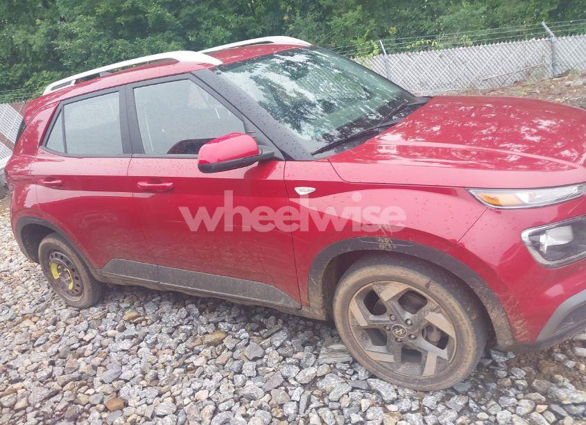 Photo 13 of 2022 Hyundai Venue SEL (VIN KMHRC8A3XNU132443)