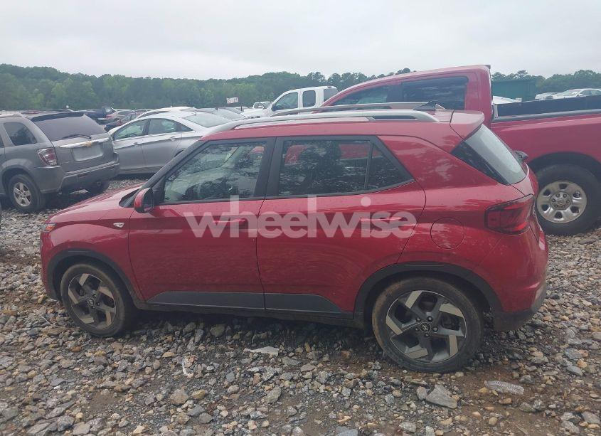 Photo 14 of 2022 Hyundai Venue SEL (VIN KMHRC8A3XNU132443)