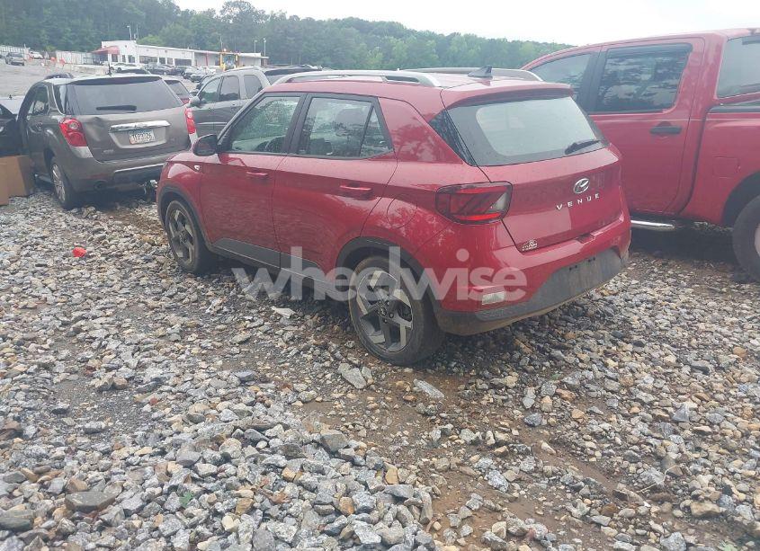 Photo 3 of 2022 Hyundai Venue SEL (VIN KMHRC8A3XNU132443)