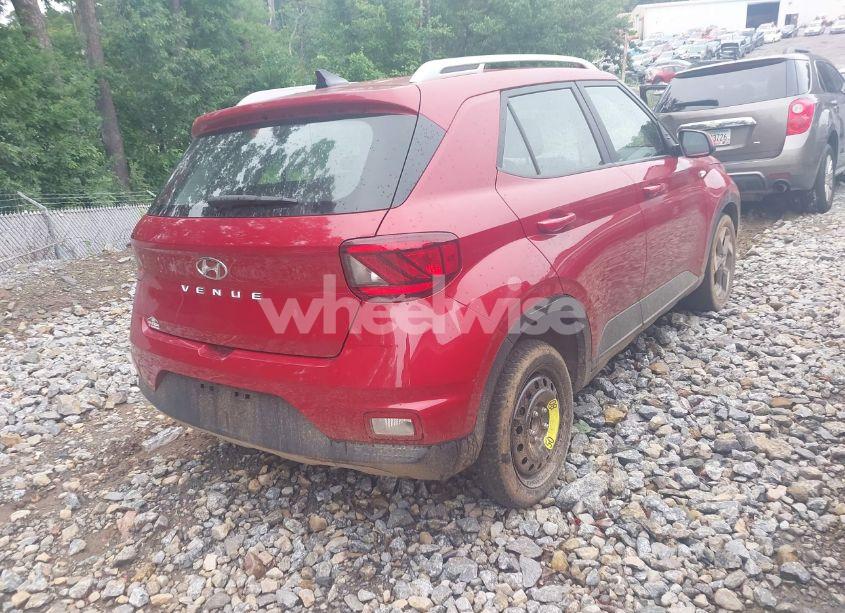 Photo 4 of 2022 Hyundai Venue SEL (VIN KMHRC8A3XNU132443)