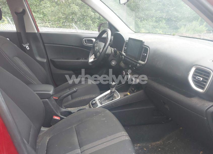 Photo 5 of 2022 Hyundai Venue SEL (VIN KMHRC8A3XNU132443)