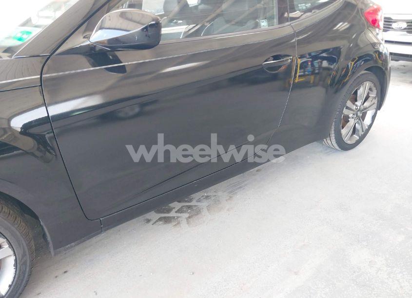 Photo 6 of 2016 Hyundai Veloster (VIN KMHTC6AD0GU257960)