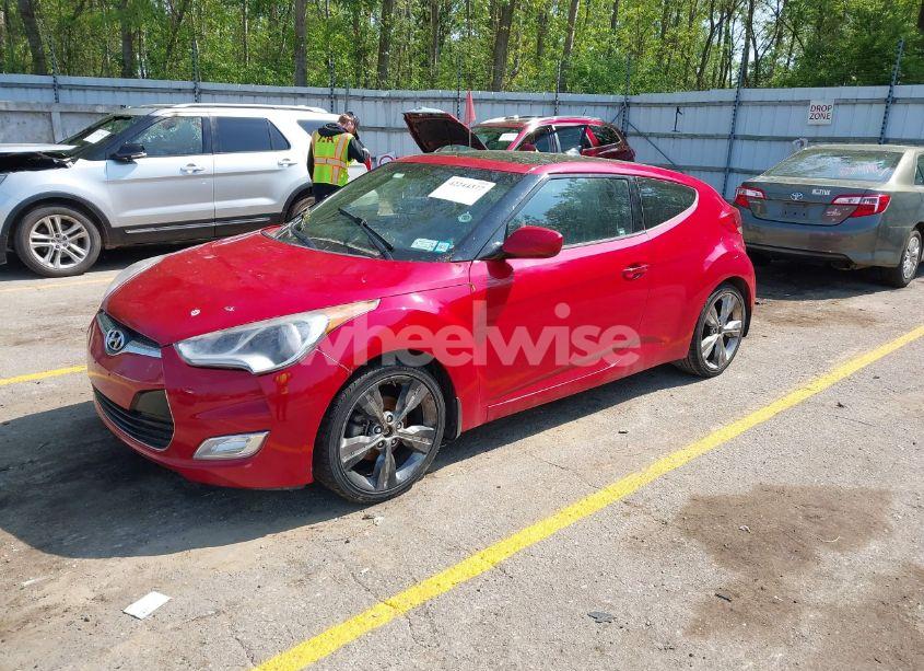Photo 2 of 2016 Hyundai Veloster (VIN KMHTC6AD0GU286455)
