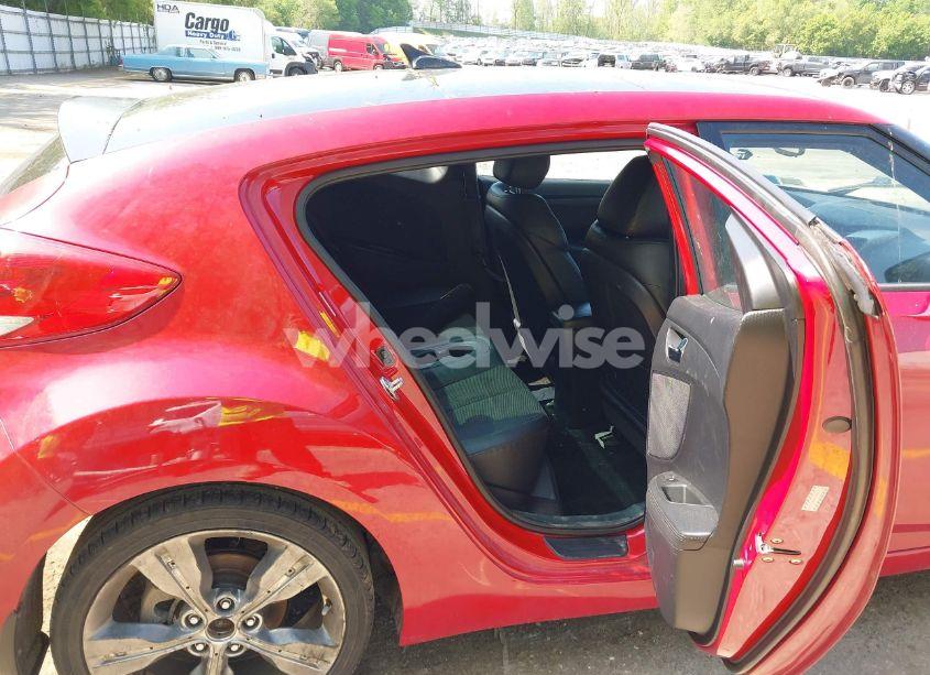 Photo 8 of 2016 Hyundai Veloster (VIN KMHTC6AD0GU286455)